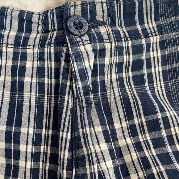 LL Cool J men’s plaid cargo shorts. Waist size 38. - Picture 5 of 8